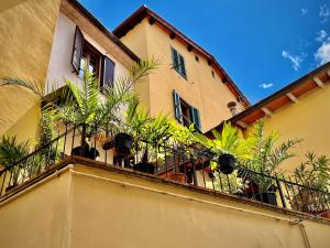 Terrazza Giuliana, sunlit Tuscany townhouse and private terrace