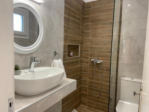 Adrianas Summer House