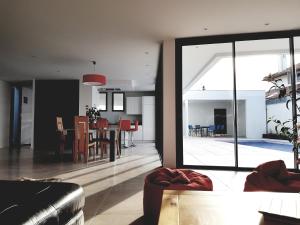 Villa Contemporaine avec piscine - Face au golf - Plages à pied