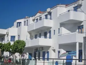 Leonidas Studios & Apartments - Mathés