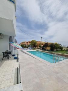 Leonidas Studios & Apartments