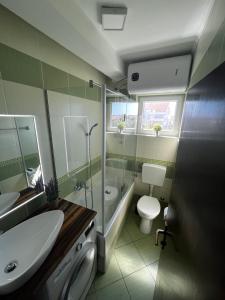 Spacious 4 bedroom apartment with free parking lot