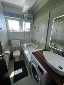 Spacious 4 bedroom apartment with free parking lot