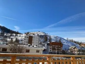 Superbe appartement avec piscine et garage - Péone
