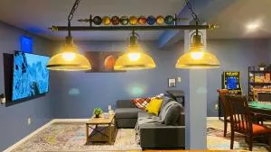 Closest Rental House to Pool & Beach in Pocono Farms, AC, Hot tub, Game Room - Warnertown