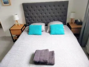 Chambre et salle de bain de privée proche de Pau - Ousse