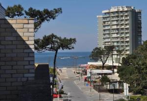 Sea and Pinewood Ofir Apartment