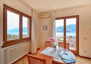 Studio with Lake View room in Appartamenti La Perla