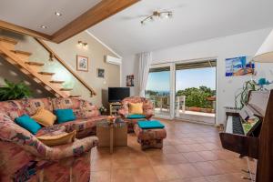 APARTMENT MAGDA with a parking space and sea view