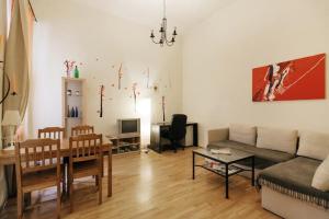 Center of the City, - its only yours, with two bedrooms, 1 price for 3