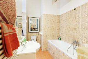 Center of the City, - its only yours, with two bedrooms, 1 price for 3