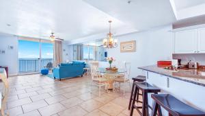 Beachfront Spacious Renovated Condo - Pools, Hot Hub, Spa - Walk to Pier Park in PCB