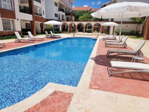 Coral Village Oasis Tropical Deluxe Condo-Walk to the Beach and Popular Attractions!!