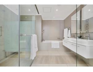 Masingita Towers, 15 West Road South Road