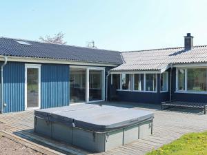 12 person holiday home in Hadsund-By Traum