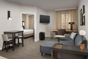 One-Bedroom Queen Suite – Allergy Friendly room in Residence Inn by Marriott Phoenix Airport
