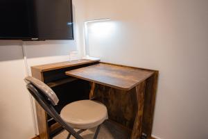 Lake side inn Beehive