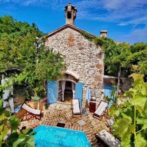 Festina Lente Heritage Villa Krk - Heated pool 