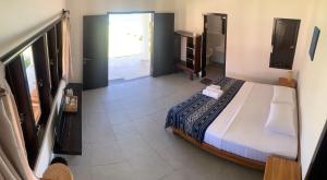 Balong Balong Surf Bungalows & Restaurant