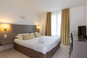 Hotels Hotel Les Lentisques : Chambre Double - Vue sur Jardin