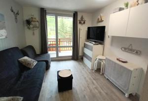 Studio 2 alpes pied de piste, lumineux, balcon, parking