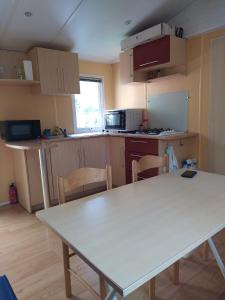 Campings CAMPING DOMAINE DES ISCLES mobil-home climatise : photos des chambres