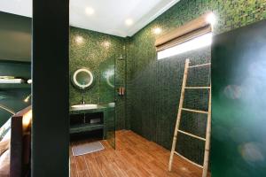 Jungle So Chic, Private Paradise with Lake View