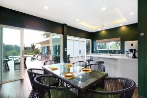 Jungle So Chic, Private Paradise with Lake View