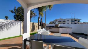 Oura Villa V2 Flores