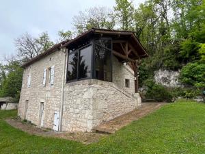 Maisons de vacances Detente en campagne dans le quercy une Chambre lit double et un matelas d appoint une personne dans le salon : photos des chambres