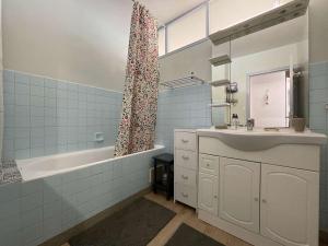 Appartement face mer avec balcon, 50m plage, 5 couchages, parking, Saint-Jean-de-Monts - FR-1-224C-187