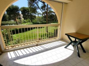 Appartements Appartement Six-Fours-les-Plages, 2 pieces, 4 personnes - FR-1-316-109 : photos des chambres