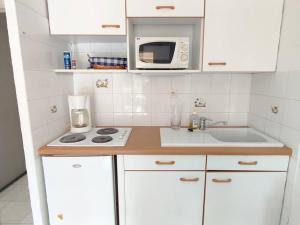 Appartements Appartement Six-Fours-les-Plages, 2 pieces, 4 personnes - FR-1-316-109 : photos des chambres