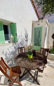 Anastasia, downtown village house