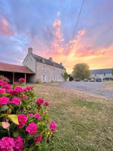 B&B / Chambres d'hotes Ferme fortifiee d Enguenard : Grande Chambre Double 