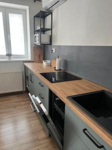 Priestranný byt s parkovaním blízko centra