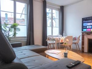 LAmour de la Paix - City center - Garden - Near station - SmartTV65" Netflix & PrimeVideo - Warm cozy vibe - Free parking nearby with CCTV - Managed by Presta-ZenServices