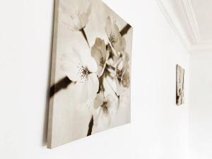 Beautiful 3 bed apartment - Free parking, Near trains