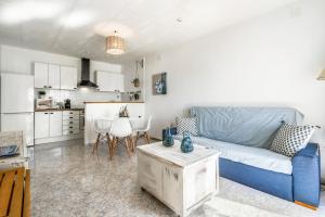 WELCS APARTAMENTO 069 EMP con Piscina frente al Mar