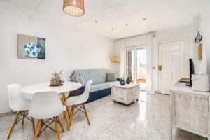 WELCS APARTAMENTO 069 EMP con Piscina frente al Mar