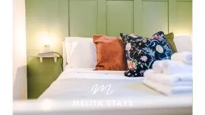 Spacious and stylish 2 bedroom apartment - Knowle