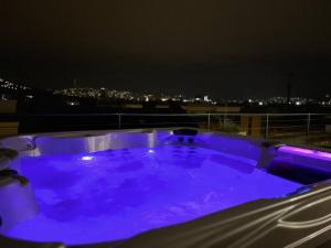 Charming studio shared rooftop terrace Jacuzzi 360 view MK2