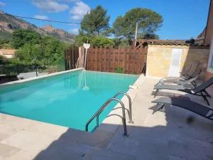 Villa, proche plages, 4 chambres avec piscine privée. - 罗克布伦河畔阿尔让