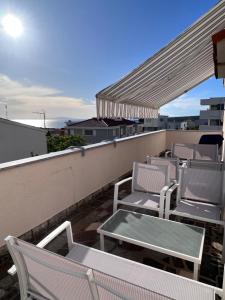 Sun n Fun Apartments with Pool