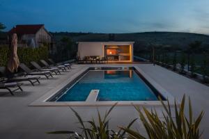 Villa Sunset Bay - amazing view and large heated pool