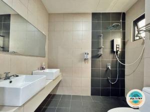 Sky2Sea Penthouse @ Icon Residences