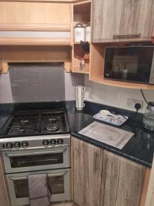 Discover comfort home from home 8-birth Caravan