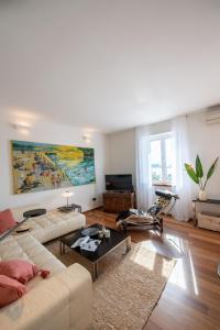 Spacious 3BR Seaview Apt Near Old Town & Beach