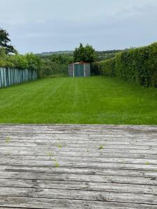 Maison de village avec jardin 15mn des plages, wifi, 2 chambres, jardin