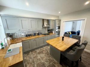 Modern Maisonette in Vibrant Bristol, Free Parking